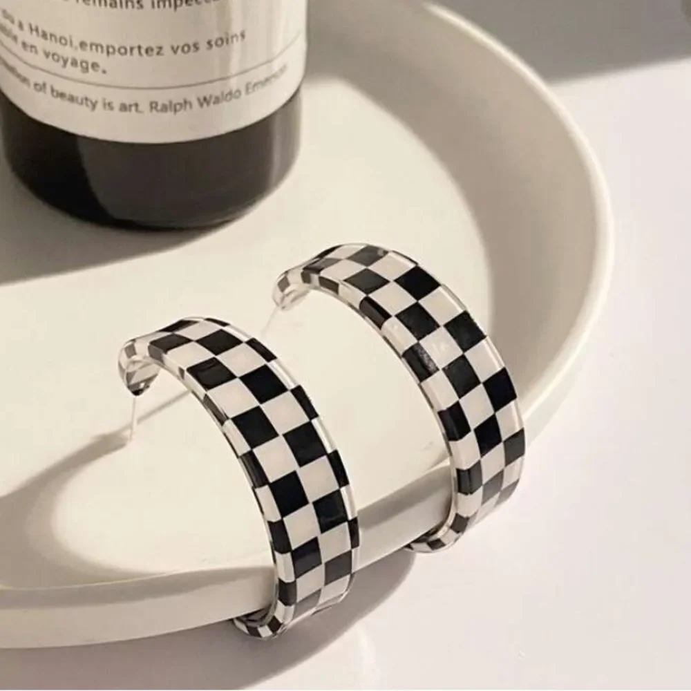3for$20 1pair Black & White Checkerboard Pattern Simple C Shaped Hoop Earrings